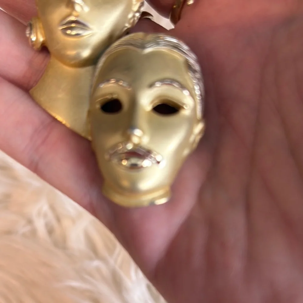 Gold Tone Abstract Face Brooch